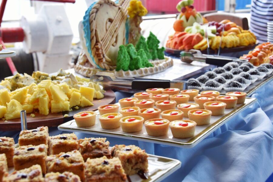 The Food Guide to the Mamanuca Islands: Places to Eat & Food Resorts