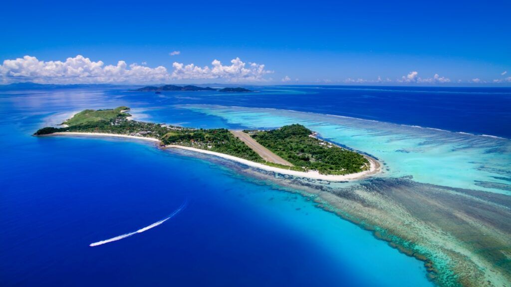 7 Best Places to Windsurf in Fiji