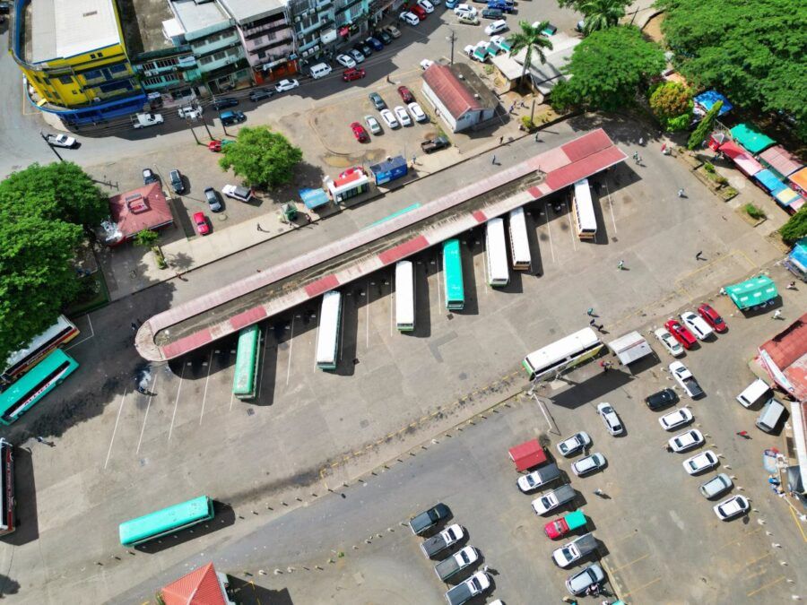 How to Travel Around Fiji by Bus