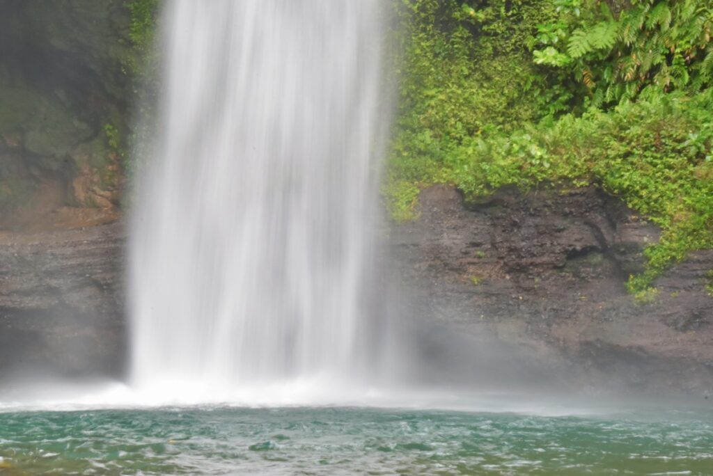 15 BEST Waterfalls in Fiji 🏞️ [2025]