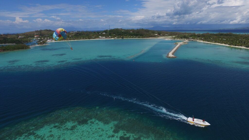 5 Best Places to Do Parasailing in Fiji