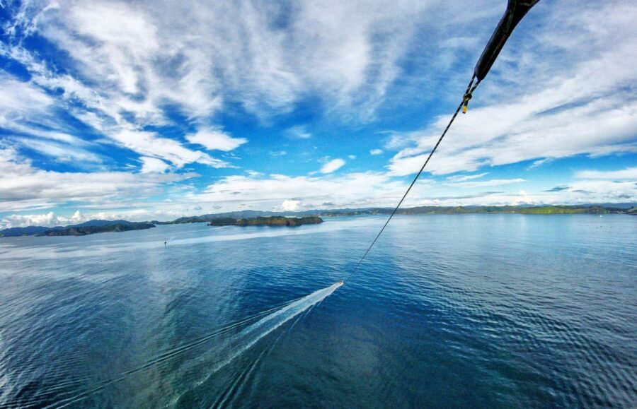 5 Best Places to Do Parasailing in Fiji
