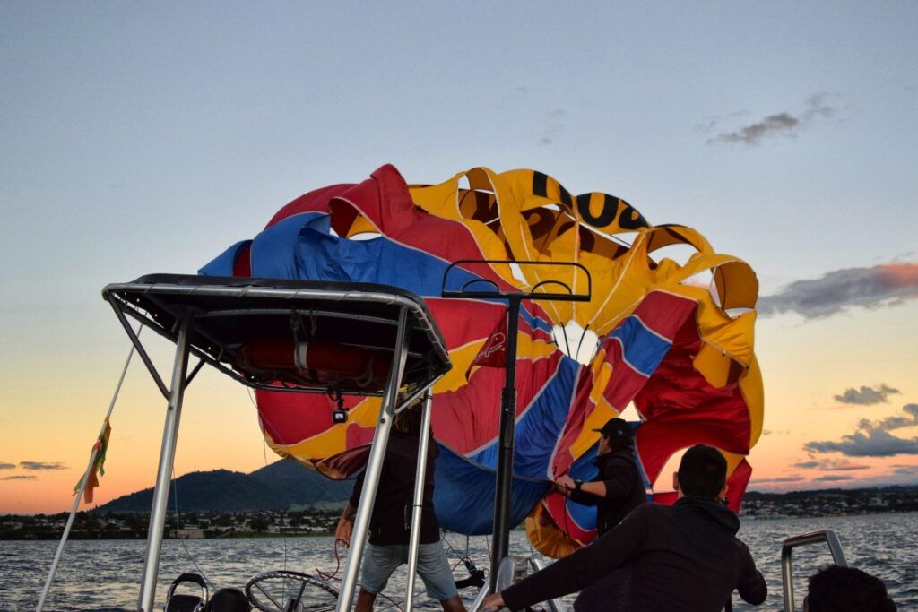 5 Best Places to Do Parasailing in Fiji