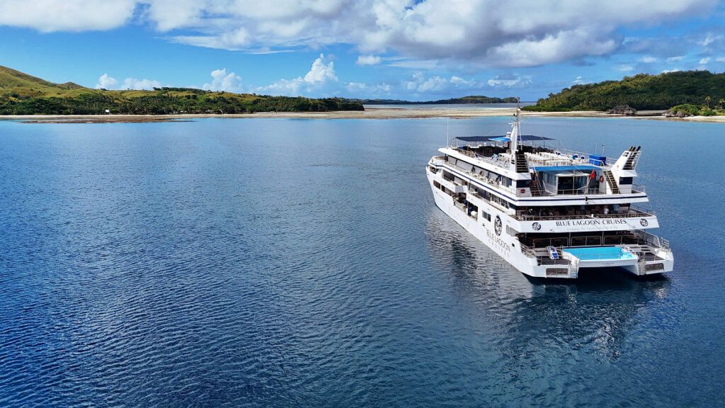 5 Best Liveaboards in Fiji 🤿 [2025]