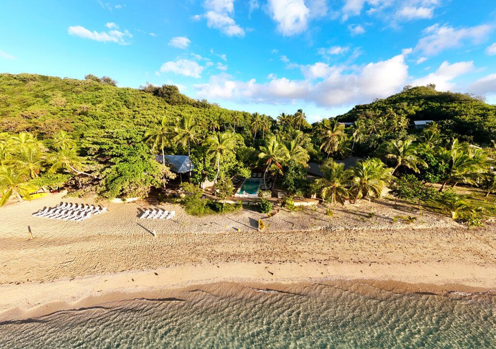 10 Best Fiji Resorts for Swimming with Manta Rays [2025]