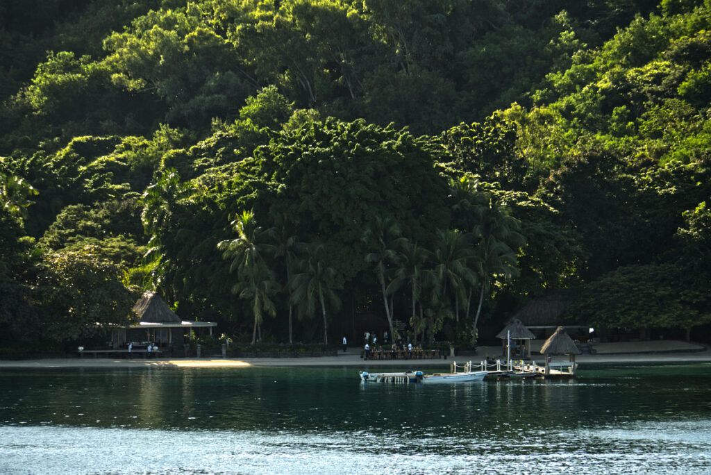 30 BEST Luxury Resorts in Fiji 🍸 [2025]