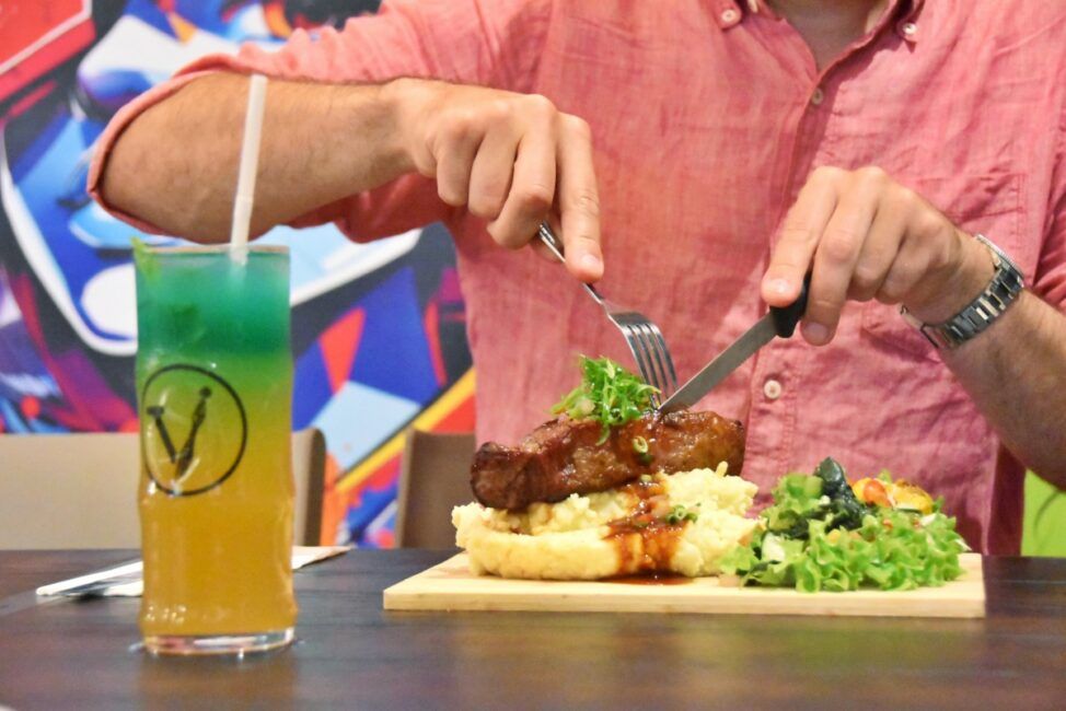 The Food Guide to Denarau: Places to Eat & Food Tours [2025]