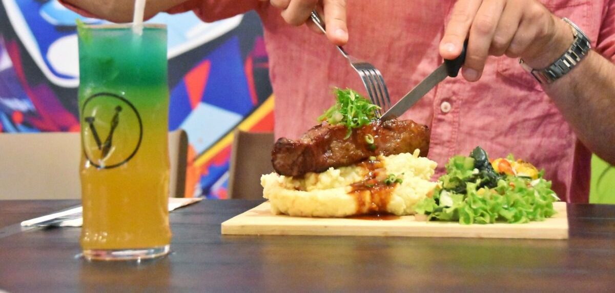 The Food Guide to Denarau: Places to Eat & Food Tours [2025]