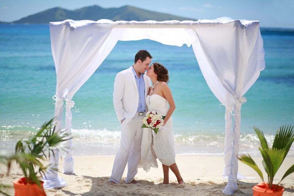 10 Best Wedding Venues in the Mamanuca Islands 💍 [2025]